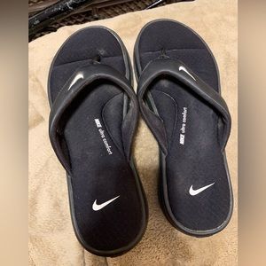 Women’s Nike Ultra Comfort Flip Flops/ Black/ size  8-9